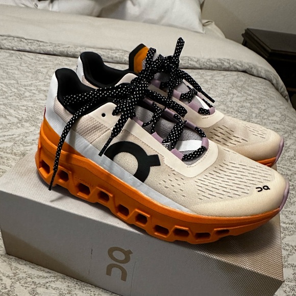 On cloud - cloudmonster - Picture 2 of 10